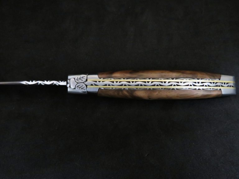 Laguiole 12 cm 1 pièce 2 mitres doubles platines inox bois de noyer