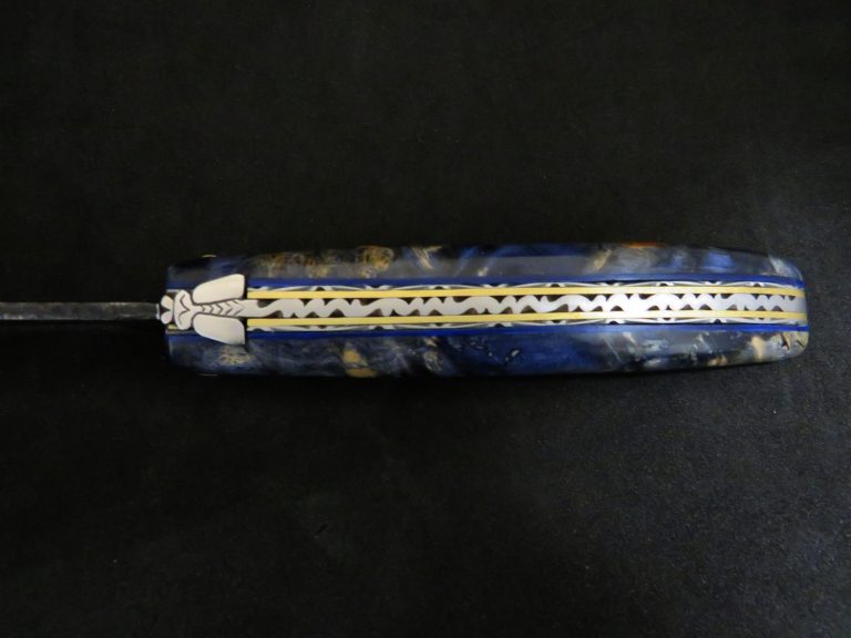 Laguiole 12 cm en loupe de frêne de l’Aubrac lame brut de forge