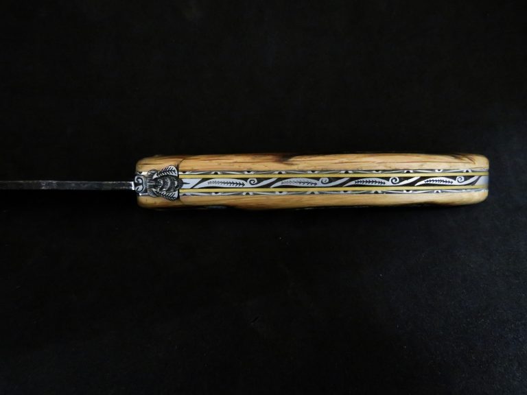 Laguiole 12 cm en vieux piquet d’Aubrac lame brut de forge