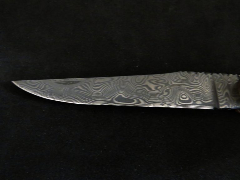 Laguiole 12 cm en vieux piquet de l’Aubrac lame damas