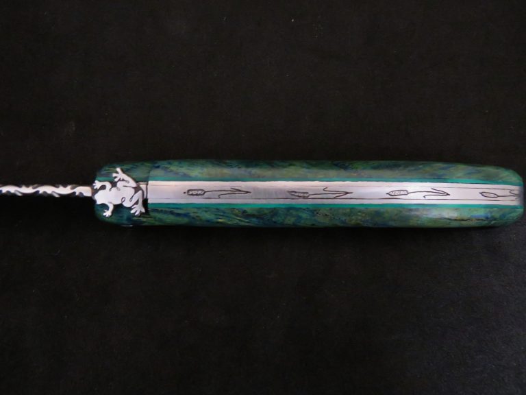 Laguiole 12 cm 1 pièce plein mannche peuplier stabilisé vert modèle grenouille