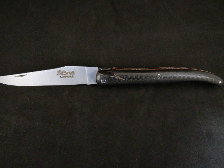 Laguiole 12 cm 1 pièce plein manche fibre de carbone modèle tête de mort