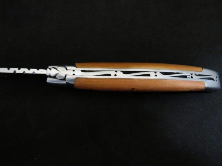 Laguiole 11 cm 1 pièce 2 mitres inox bois ivoire rose