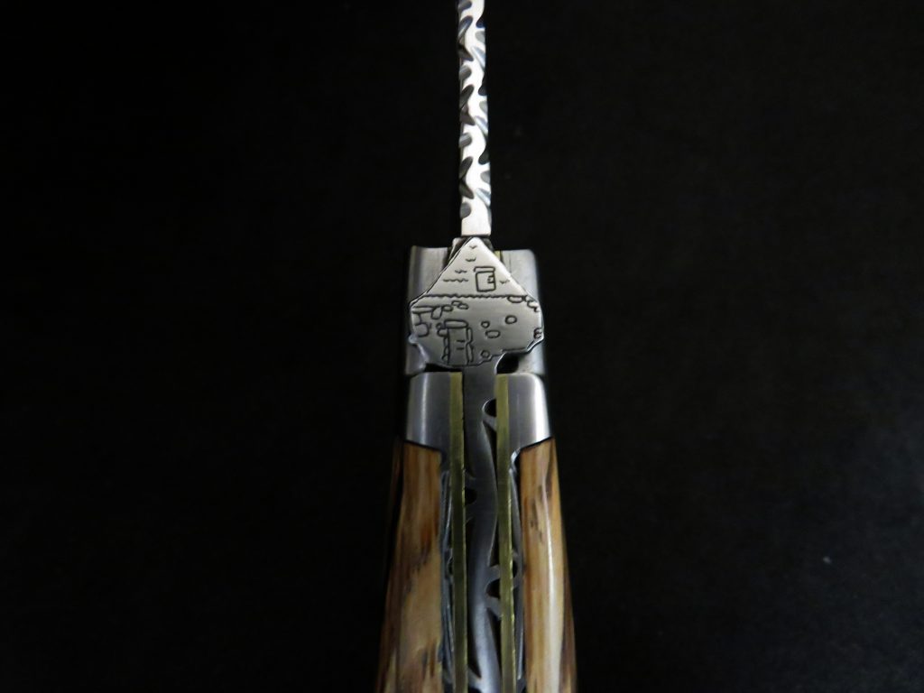 Laguiole en vieux piquet de l&rsquo;Aubrac doubles platines 12 cm modèle buron