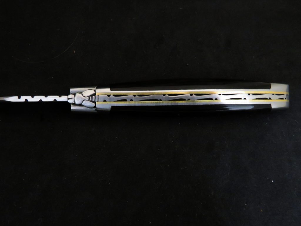 Laguiole 12 cm forgé 1 pièce 2 mitres inox doubles platines pointe de corne noire