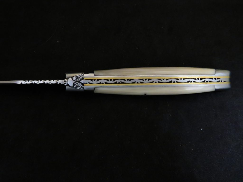 couteau Laguiole pliant forgé 12 cm pointe de corne